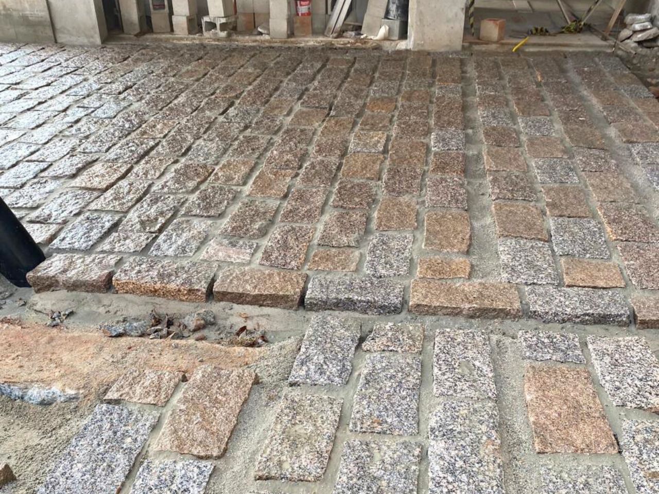 calçamento de pedras folheta